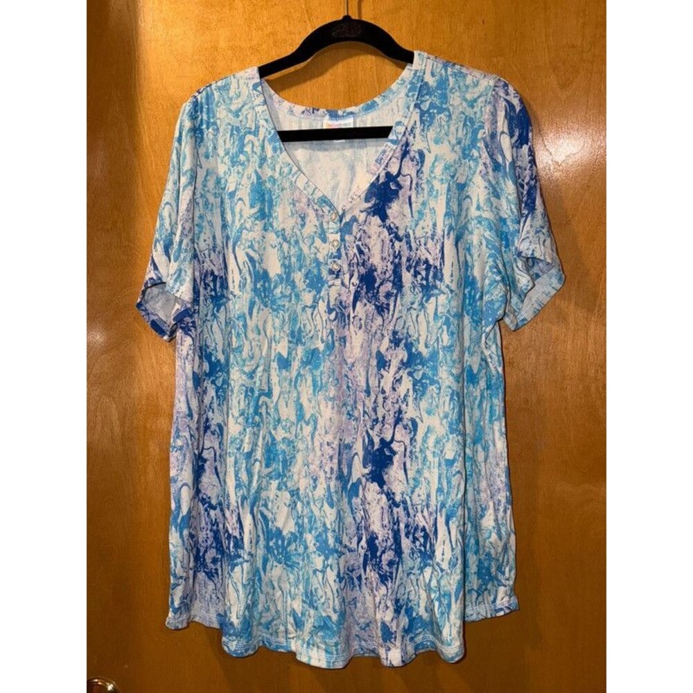 Women’s LuLaRoe short sleeved shirt Sz 2XL ribbed and super soft and stretchy!